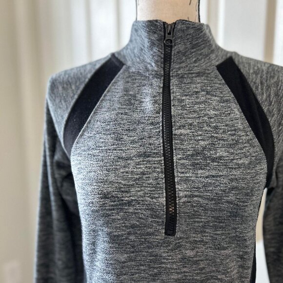 Women's Long-Sleeve Form-Fitting Athletic Top with Half Zip on the Front - Picture 6 of 8